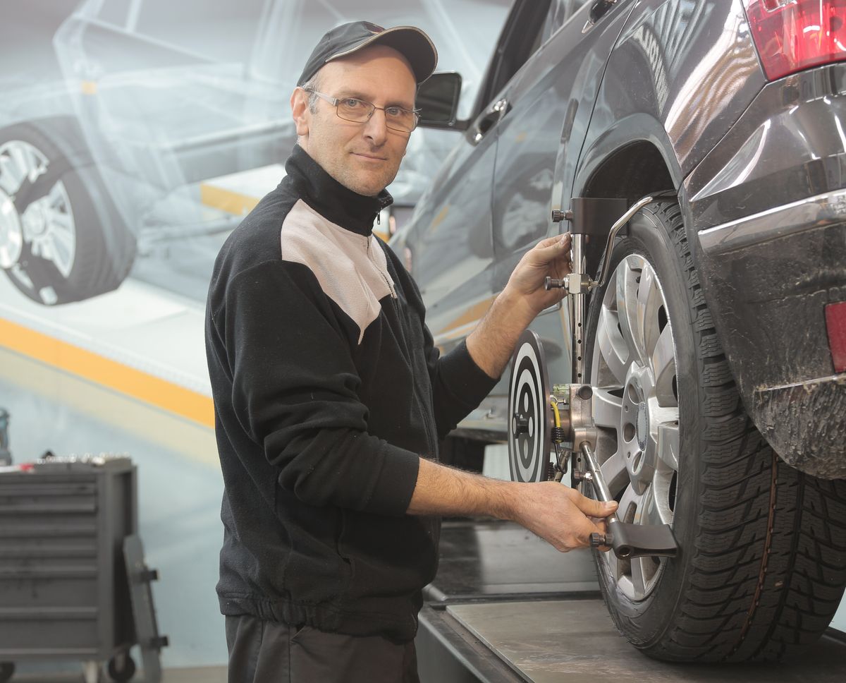 Adjusting a Fifth Wheel