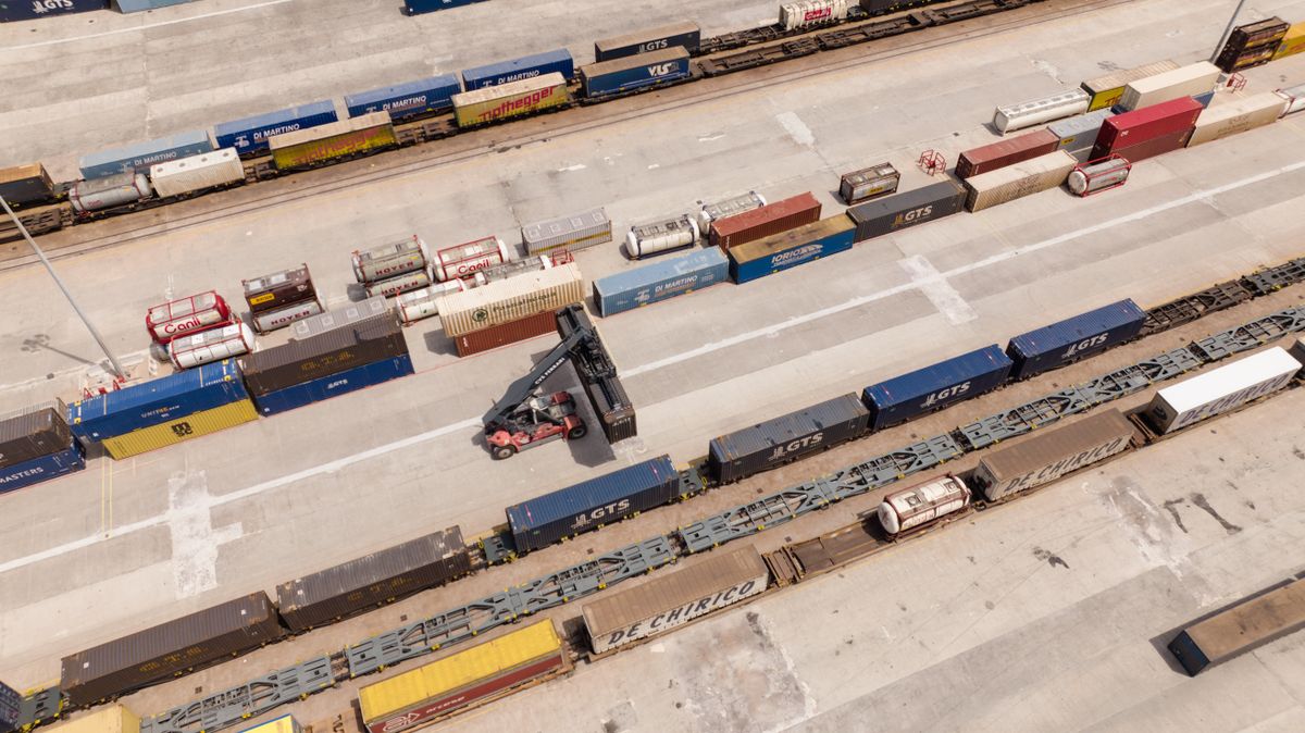 Drayage vs Transloading