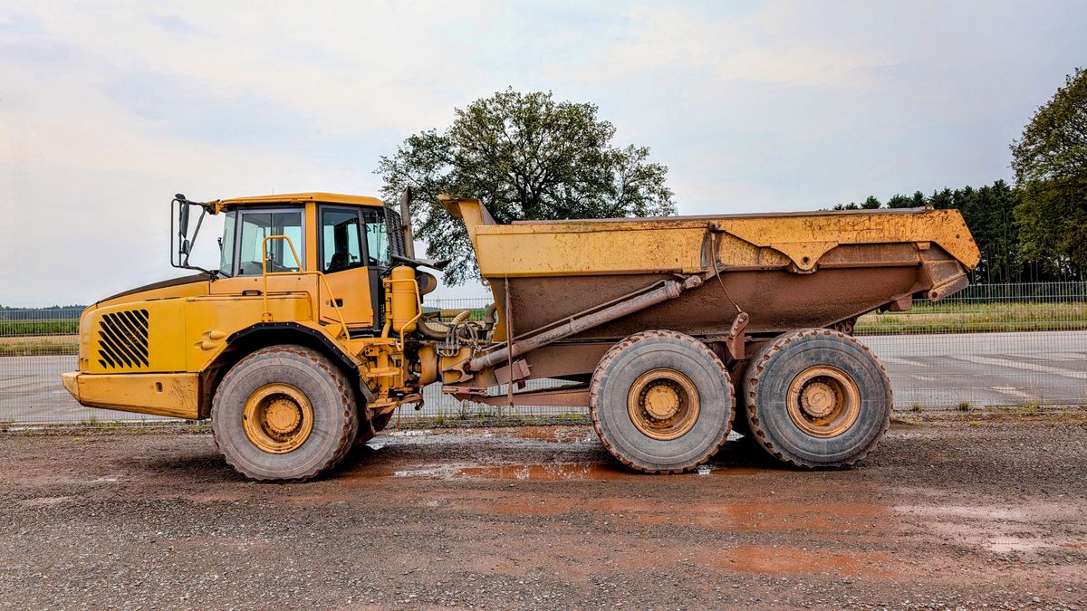 Dump Truck vs Dumper